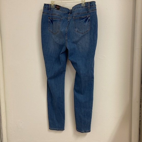 ASHLEY STEWART - Picture 3 of 5